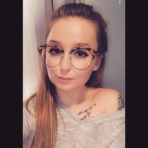 Meet your Posher, Olivia